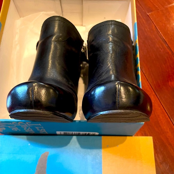 OTBT “Folkloric” Black leather fringe booties size 7.5 - Picture 5 of 7